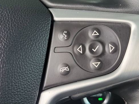 Used 2024 GMC Terrain SLT image 9