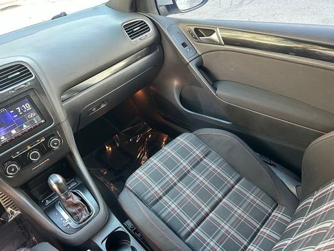 Used 2012 Volkswagen Golf 2-Door FWD image 11