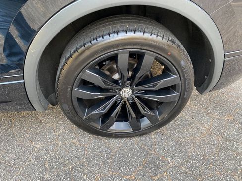 Used 2021 Volkswagen Tiguan SE image 9