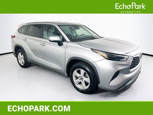 Used 2023 Toyota Highlander L FWD image 1