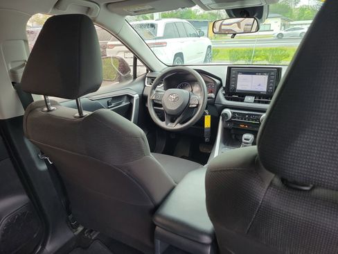 Used 2021 Toyota RAV4 LE image 13