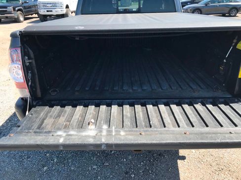 Used 2012 Toyota Tacoma 4x4 Access Cab V6 w/ TRD Sport Pkg image 33
