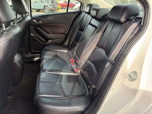 Used 2018 MAZDA MAZDA3 Touring image 19