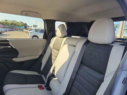 New 2026 Mitsubishi Outlander SE FWD image 13