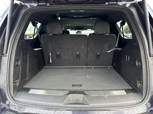 Used 2024 Chevrolet Suburban RST RWD image 8