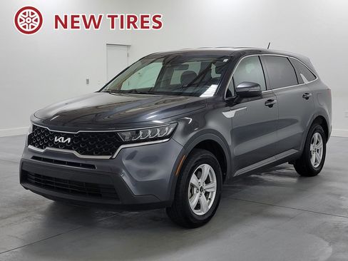 Used 2023 Kia Sorento LX AWD/4WD image 4