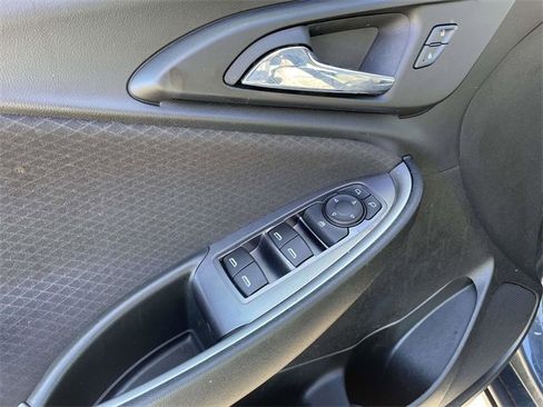 Used 2021 Chevrolet Malibu LS image 17