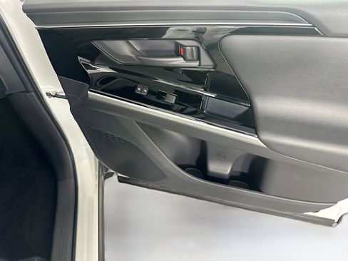 Used 2024 Toyota bZ4X XLE w/ Weather Package image 32