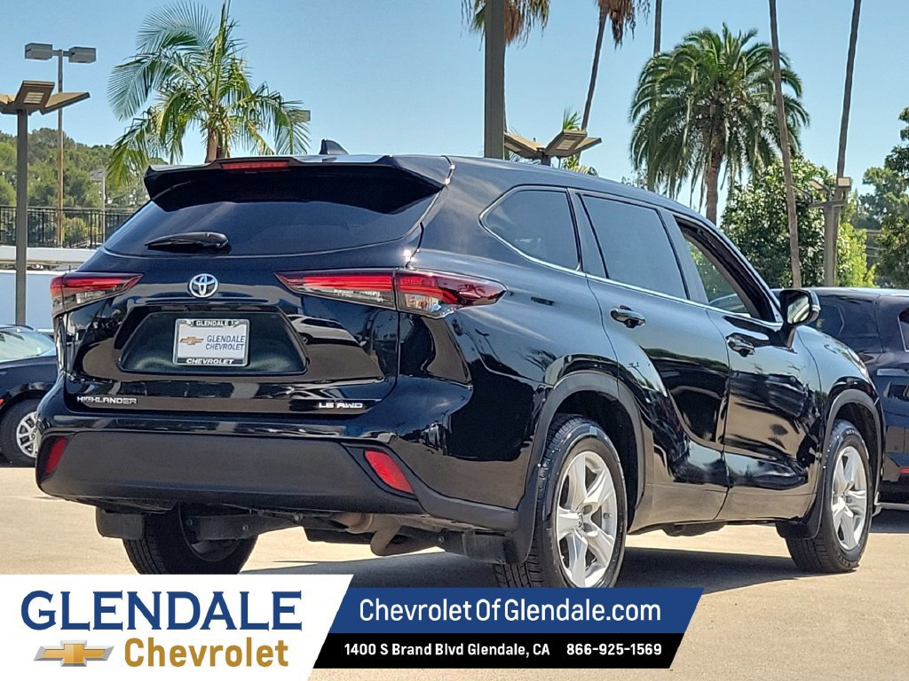 Used 2024 Toyota Highlander LE AWD/4WD image 11