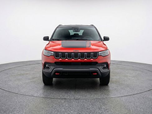 Used 2025 Jeep Compass Trailhawk AWD/4WD image 2