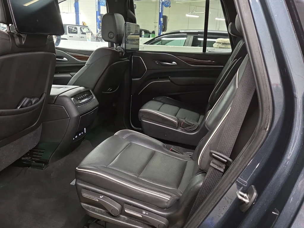 Used 2021 Cadillac Escalade Premium Luxury AWD/4WD image 9