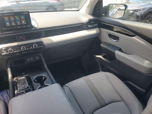 Used 2023 Honda Pilot Touring image 18