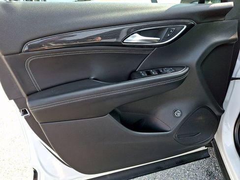 Certified 2021 Buick Envision Preferred AWD/4WD image 12