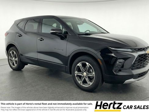 Used 2025 Chevrolet Blazer LT image 1