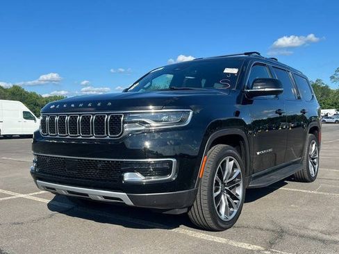 Used 2022 Jeep Wagoneer Series II w/ Premium Group I AWD/4WD image 2