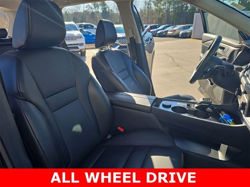 Used 2024 Nissan Rogue SV w/ SV Premium Package image 10