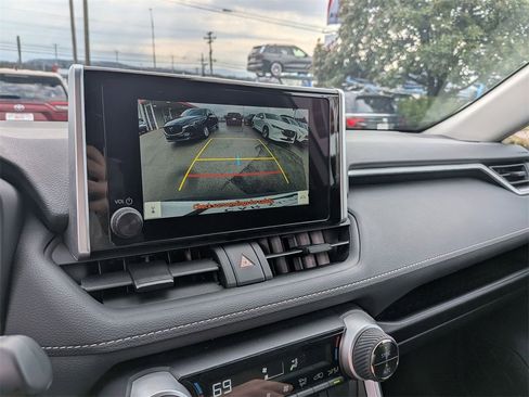 Used 2025 Toyota RAV4 XLE image 17