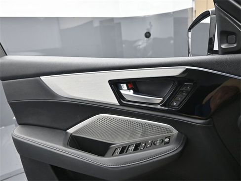 Used 2023 Acura MDX SH-AWD image 22