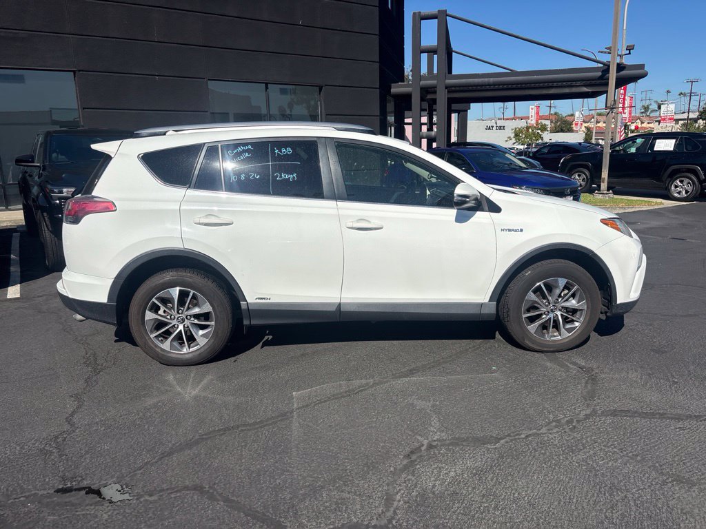 Used 2017 Toyota RAV4 XLE w/ Carpet Mat Package AWD/4WD image 3