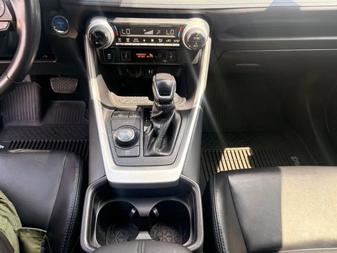 Used 2019 Toyota RAV4 XSE w/ XSE Weather Package AWD/4WD image 23
