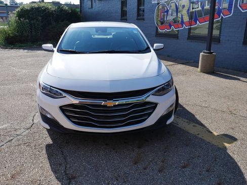 Used 2024 Chevrolet Malibu LT FWD image 2