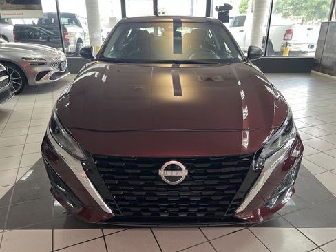 Used 2025 Nissan Altima 2.5 SV image 3