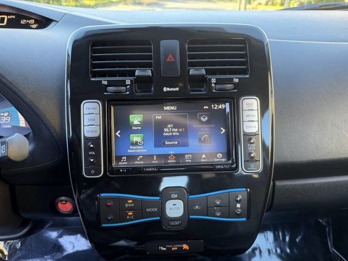 Used 2016 Nissan Leaf SL w/ Premium Package image 19