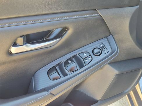 Used 2025 Nissan Sentra SV FWD image 13