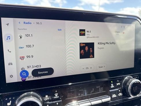 Used 2023 Toyota Highlander Limited image 16