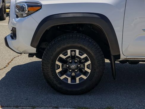 Used 2023 Toyota Tacoma TRD Off-Road AWD/4WD image 11