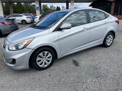 Used 2015 Hyundai Accent GLS image 1