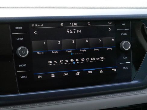Certified 2023 Volkswagen Taos SE w/ Panoramic Sunroof Package AWD/4WD image 22