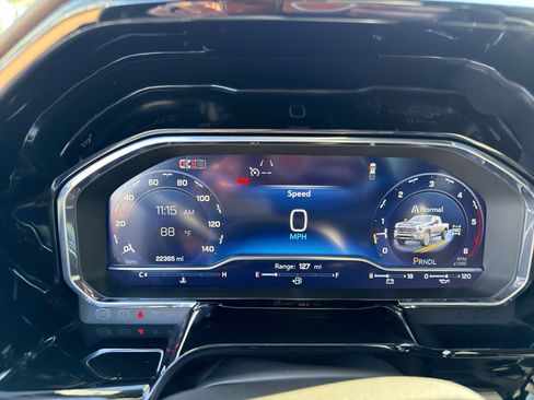 Used 2025 Chevrolet Silverado 2500 LT w/ Convenience Package image 20