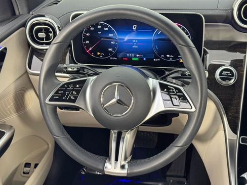 Used 2025 Mercedes-Benz GLC 350e 4MATIC image 21