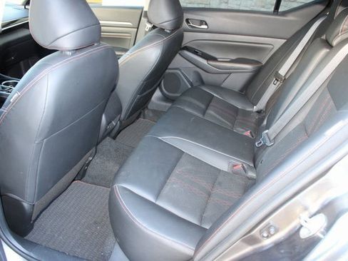 Used 2023 Nissan Altima 2.5 SR w/ SR Premium Package image 6