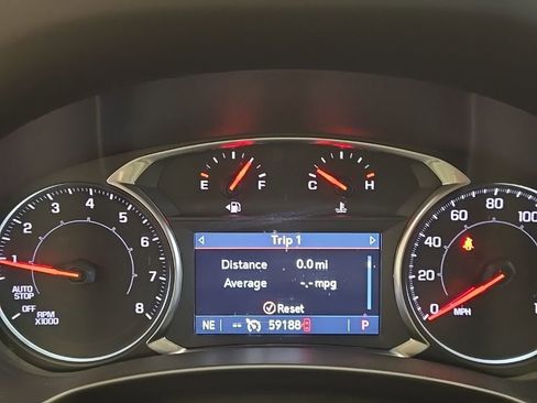 Used 2024 GMC Terrain SLT image 9