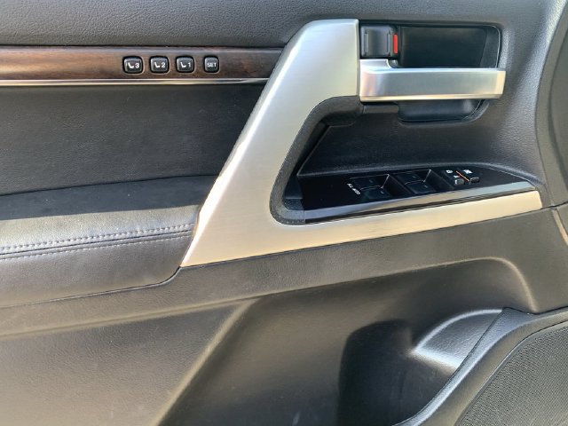 Used 2016 Toyota Land Cruiser AWD/4WD image 17