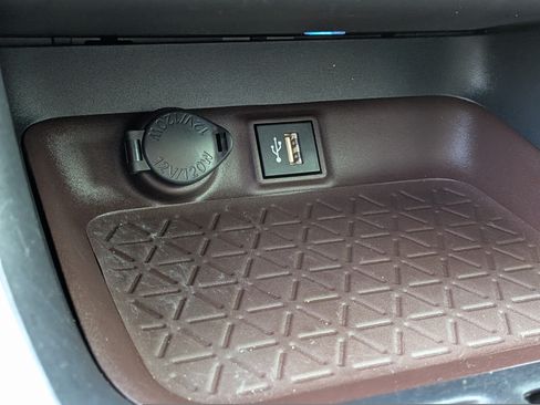 Used 2025 Toyota RAV4 Limited FWD image 32