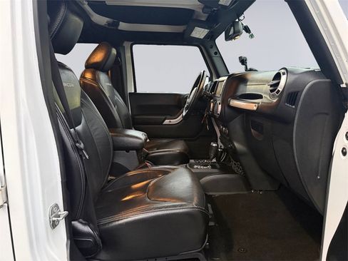 Used 2017 Jeep Wrangler Unlimited Rubicon image 17