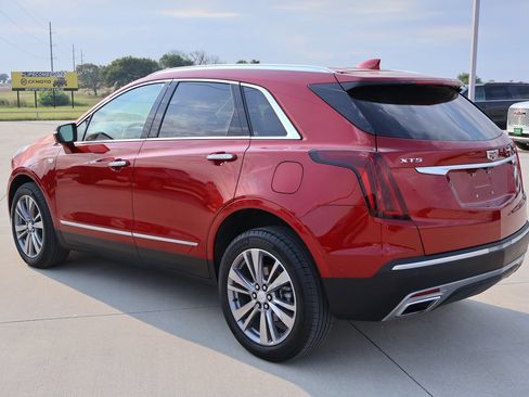 Used 2024 Cadillac XT5 Premium Luxury w/ Technology Package FWD image 9