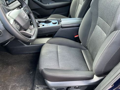 Used 2025 Nissan Rogue SV image 28