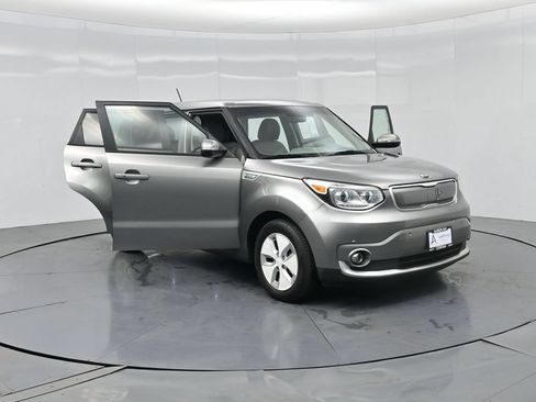 Used 2016 Kia Soul EV + FWD image 34