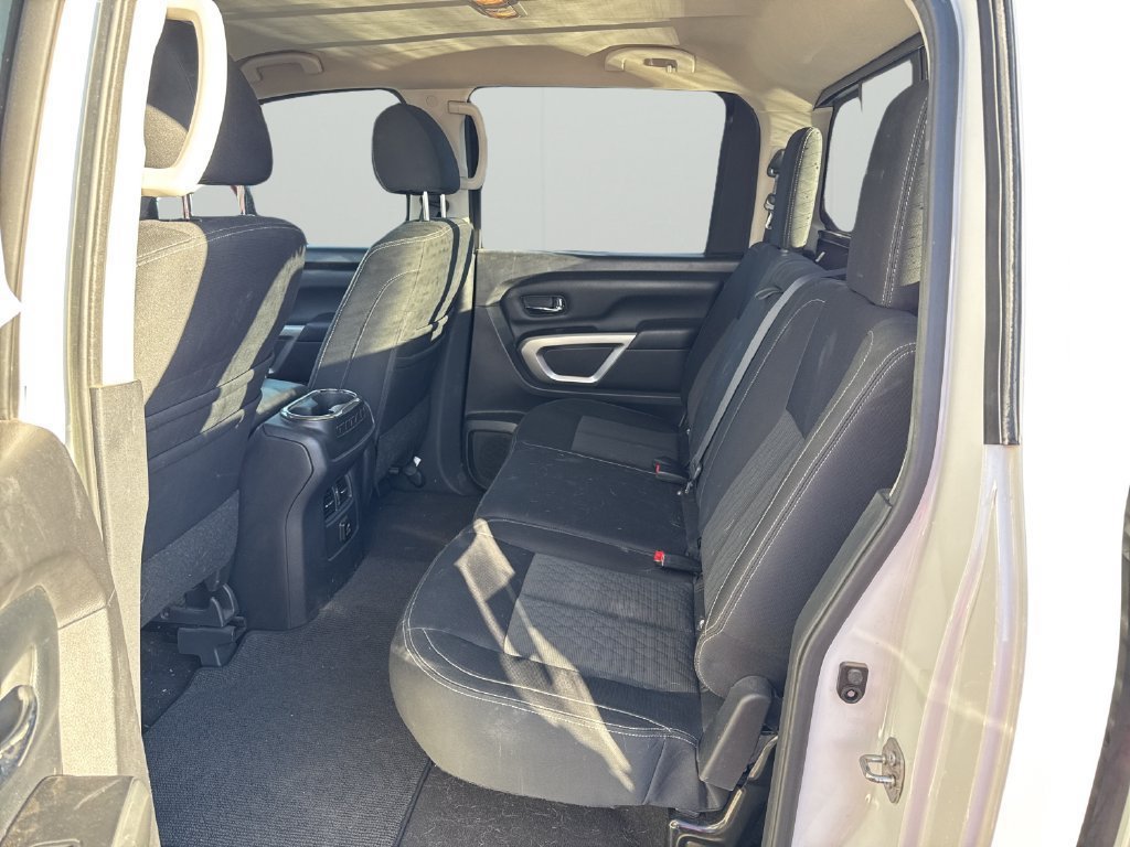 Used 2017 Nissan Titan SV AWD/4WD image 9