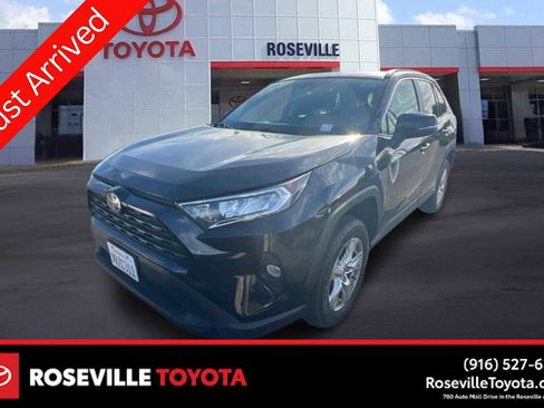Used 2021 Toyota RAV4 XLE FWD image 1