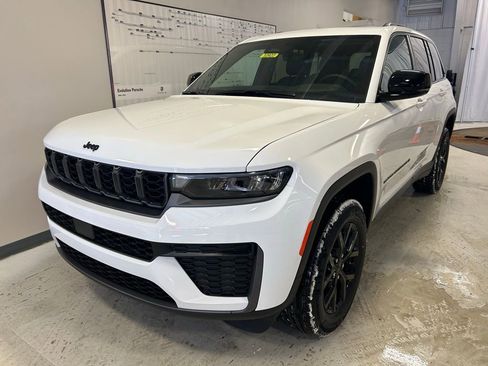 New 2026 Jeep Grand Cherokee Altitude AWD/4WD image 26