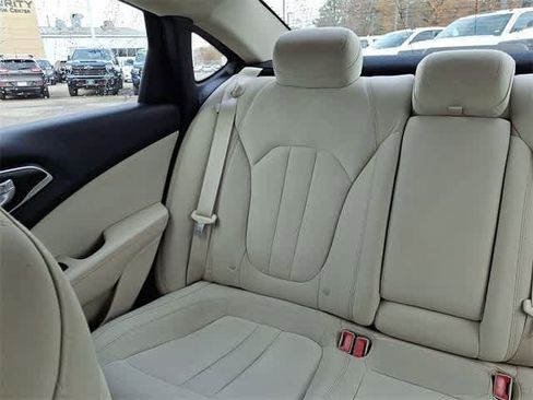 Used 2016 Chrysler 200 Limited image 13