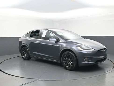 Used 2020 Tesla Model X Long Range image 3