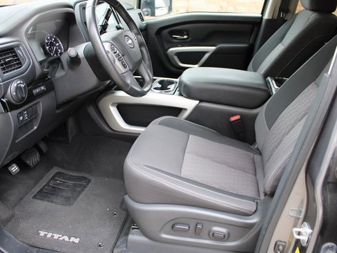 Used 2024 Nissan Titan SV w/ SV Convenience Package image 15