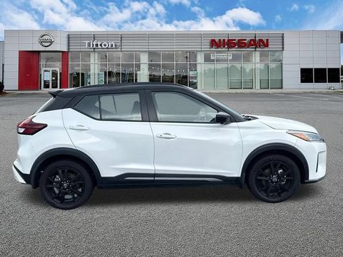 Used 2023 Nissan Kicks SR FWD image 8