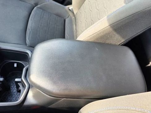 Used 2022 Toyota RAV4 SE w/ Convenience Package image 15